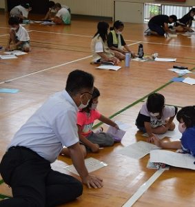 全校学習タイム　教育長も一緒に