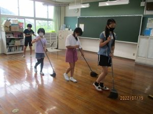 ６年教室掃除