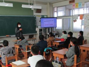 ４年生　保健指導の様子